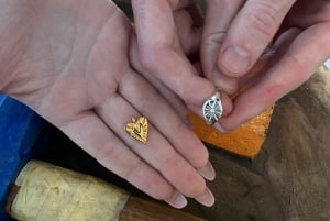 Canggu: Hopeasormustyöpaja auringonlaskun aikaan, sisältää valokuvat