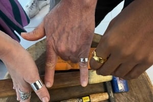 Canggu: Hopeasormustyöpaja auringonlaskun aikaan, sisältää valokuvat