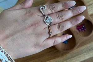 Canggu: Hopeasormustyöpaja auringonlaskun aikaan, sisältää valokuvat