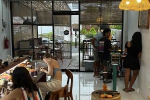 Canggu: Hopeasormustyöpaja auringonlaskun aikaan, sisältää valokuvat