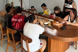 Canggu: Hopeasormustyöpaja auringonlaskun aikaan, sisältää valokuvat