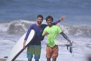 Canggu: lezione di surf con attrezzatura