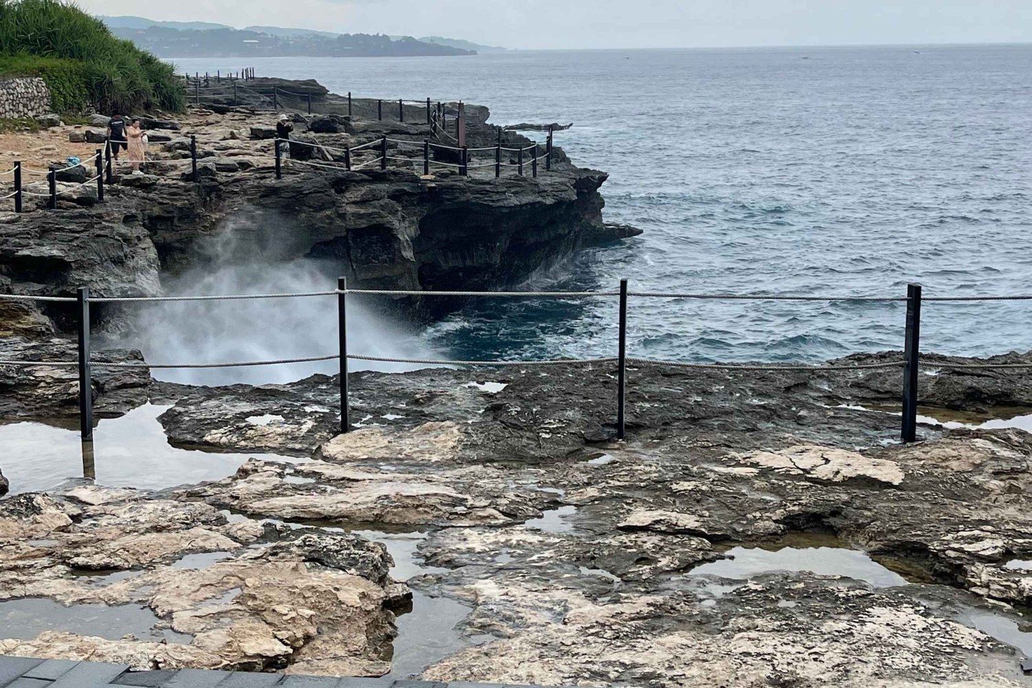 Scopri Nusa Lembongan con un'auto tradizionale e una guida locale