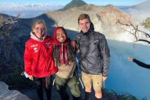 From Bali/Banyuwangi: Ijen Blue Fire Midnight Group Tour