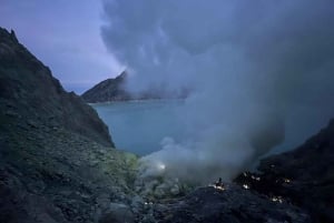 From Bali/Banyuwangi: Ijen Blue Fire Midnight Group Tour