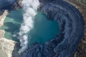 Von Bali aus: Ijen-Krater-Vulkan-Tour mit Übernachtung und Sonnenaufgang