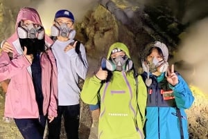 Von Bali aus: Ijen-Krater-Vulkan-Tour mit Übernachtung und Sonnenaufgang