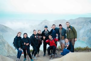 Von Bali aus: Ijen-Krater-Vulkan-Tour mit Übernachtung und Sonnenaufgang