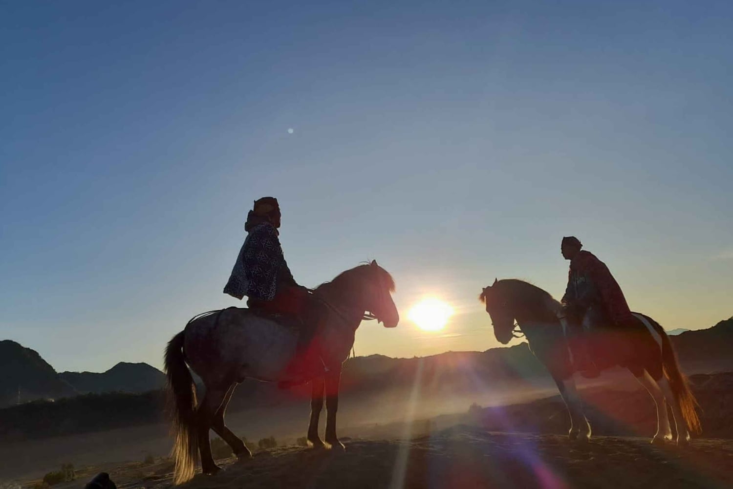 バリ島発：ブロモ山とイジェン山オープントリップ（3日2泊）