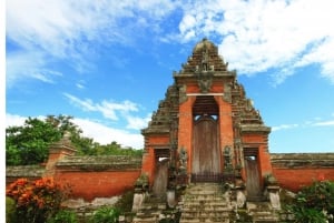 Bali: Taman Ayun ja Tanah Lot auringonlaskun kierros.