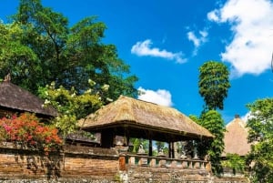 Bali: Taman Ayun ja Tanah Lot auringonlaskun kierros.