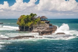 Bali: Taman Ayun ja Tanah Lot auringonlaskun kierros.