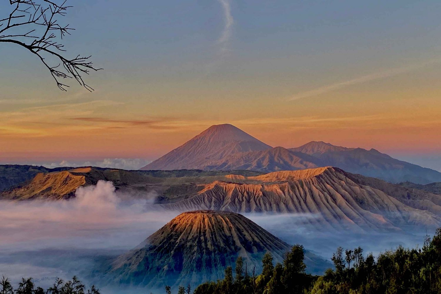 From Malang/Surabaya: Mount Bromo and Ijen Crater 2-Day Tour