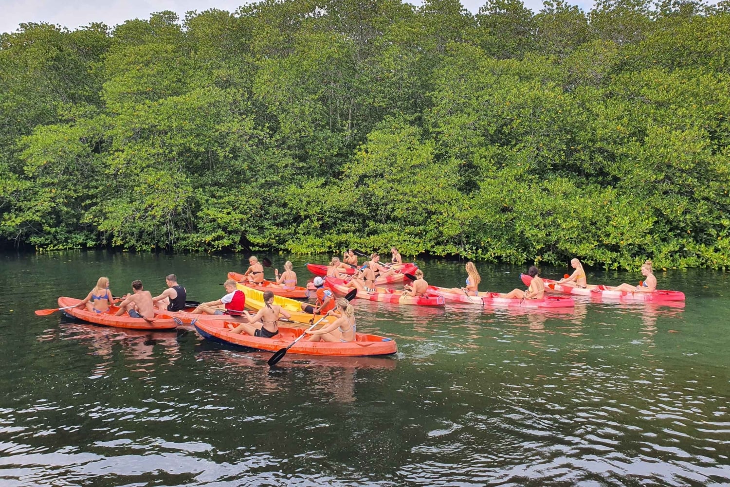 Från Penida: Lembongan-tur med kajakpaddling och lunchbuffé