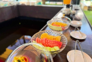 Från Penida: Lembongan-tur med kajakpaddling och lunchbuffé