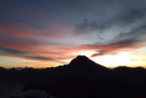 Lombok: Escursione di 2 giorni/1 notte sul Monte Rinjani fino alla vetta a 3726 m con gruppo
