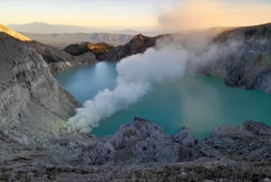 Från Surabaya: Mount Bromo och Ijen 2D1N delad guidad tur