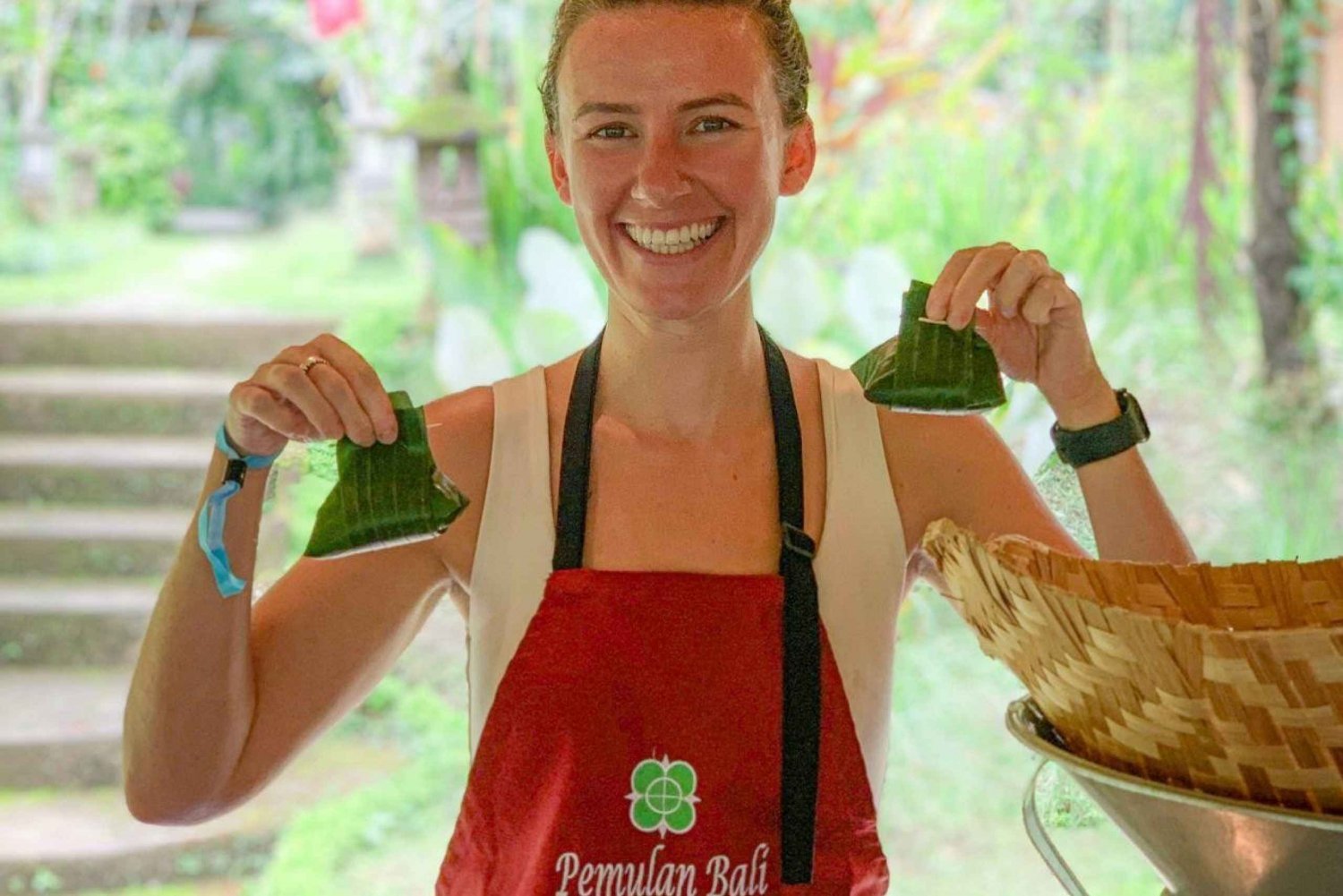 Ubud: Økologisk gårdhøst, Bali madlavningskursus ved Pemulan
