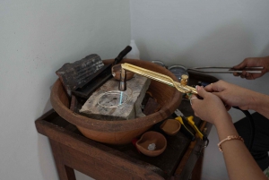 Zilveren sieraden maken in de buurt van het apenbos van Ubud