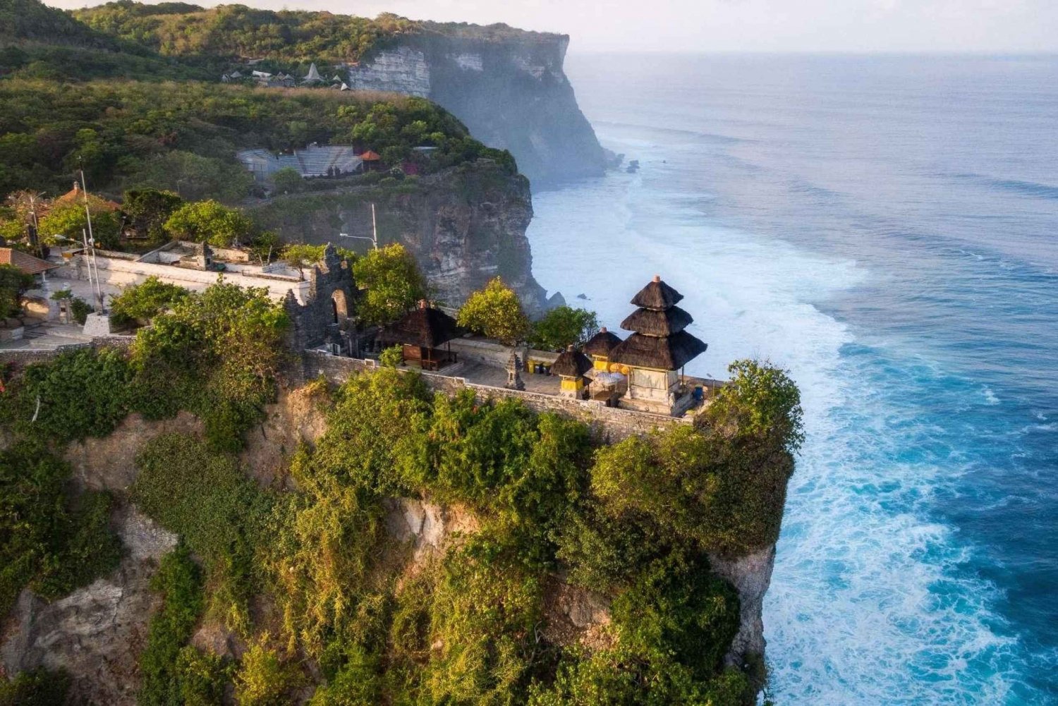 Bali: Uluwatu temppeli ja eteläiset rannat päiväretki.