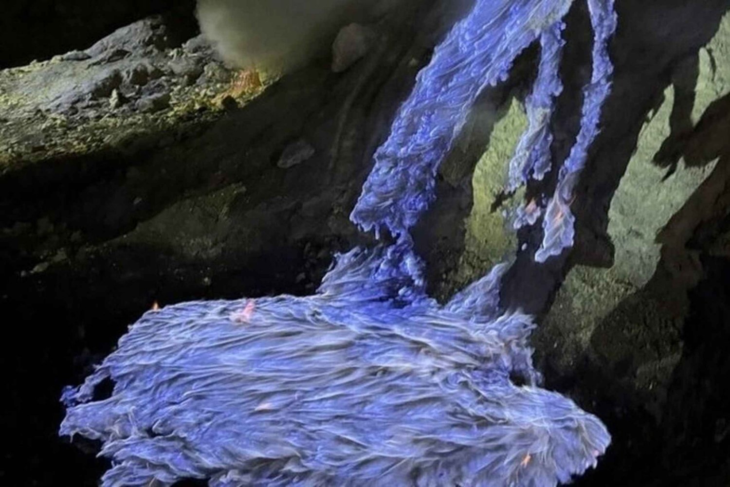 Randonnée nocturne au cratère Ijen pour observer les flammes bleues