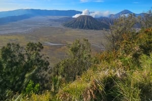 'Java Highlights: Yogyakarta to Bromo & Ijen Volcanoes'