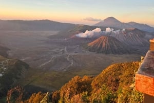 'Java Highlights: Yogyakarta to Bromo & Ijen Volcanoes'