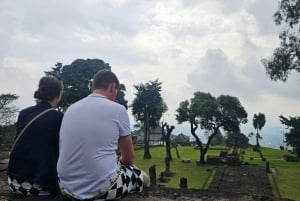 'Java Highlights: Yogyakarta to Bromo & Ijen Volcanoes'