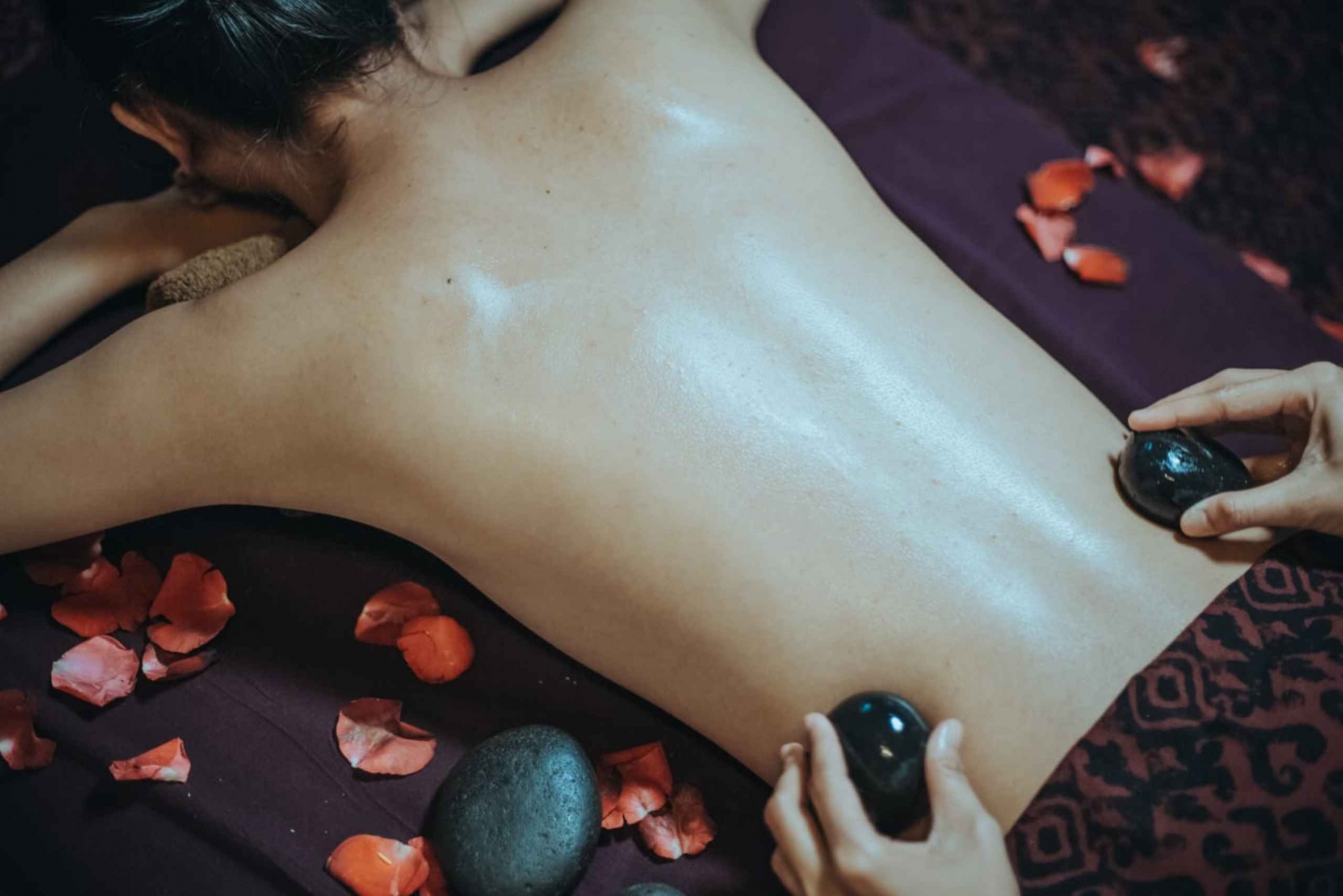 Jimbaran : Warm Stone Body Massage for 2 hours