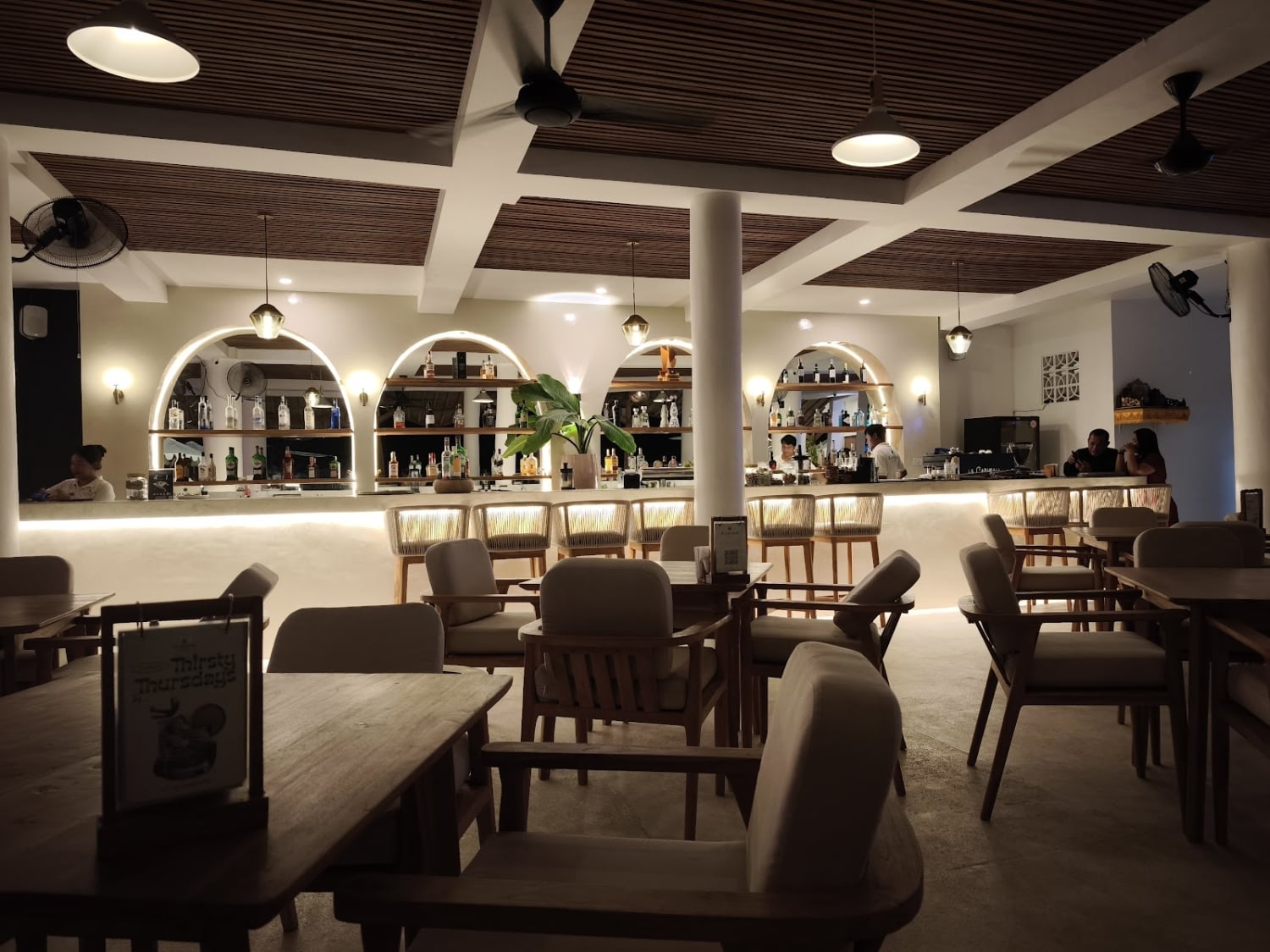 Karana Nusa Lembongan, Pool - Bar - Dining