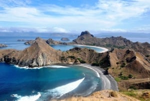 Komodo Islands: Private 2-Day Tour on a Wooden Boat