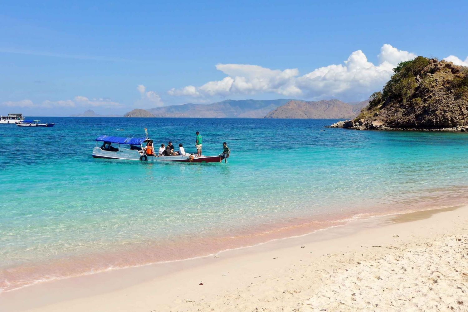 Komodo Islands: Private 2-Day Tour with Boat Stay