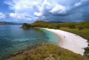 Komodo Islands: Private 2-Day Tour with Boat Stay
