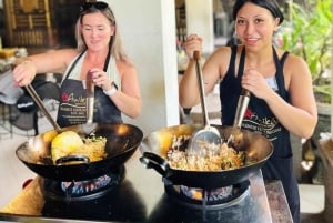 Kuta: Balinesisk madlavningskursus og markedstur med gratis afhentning