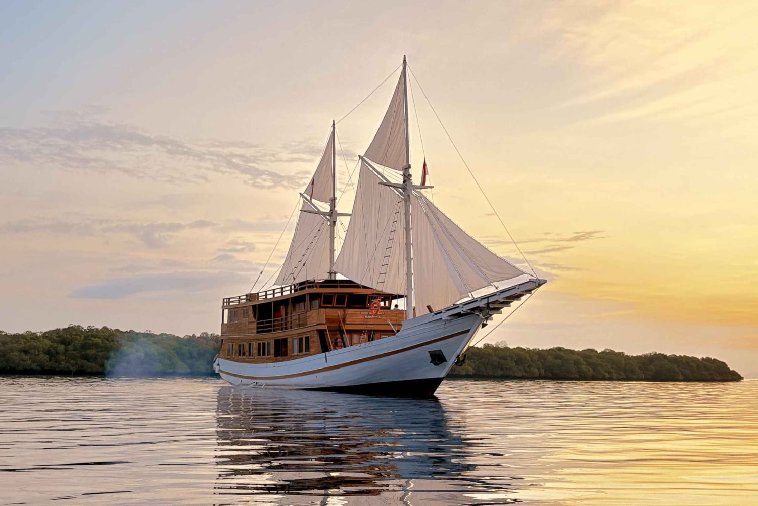 Labuan Bajo: 3-Day Komodo Liveaboard Adventure with VIP Boat