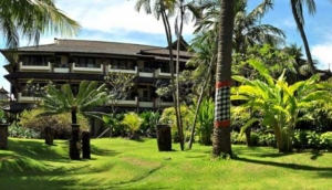 Legian Beach Hotel