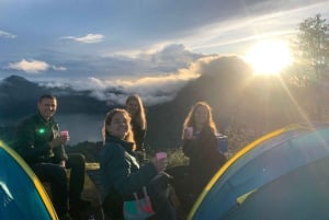 Lombok: Escursione di 2 giorni/1 notte sul Monte Rinjani fino alla vetta a 3726 m con gruppo
