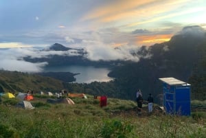 Lombok: Escursione di 2 giorni/1 notte sul Monte Rinjani fino alla vetta a 3726 m con gruppo
