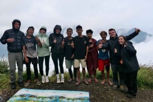Lombok: Escursione di 2 giorni/1 notte sul Monte Rinjani fino alla vetta a 3726 m con gruppo