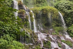 Avventura di gruppo a Lombok: trekking nella giungla e cascate