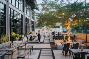 Lovina: Brunch med delfintema, havbilder og musikk