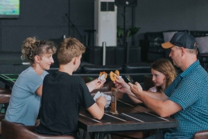 Lovina : brunch sur le thème des dauphins avec images et musique de l'océan