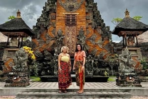 Apenbos, waterval, tempel en rijstterras