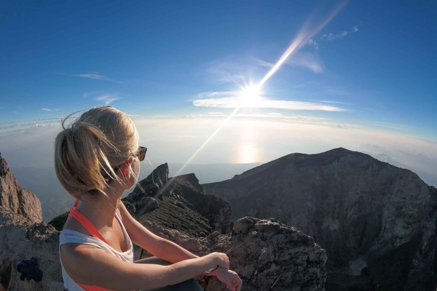 Excursión al Monte Agung: Ascensión al amanecer y conocimientos culturales