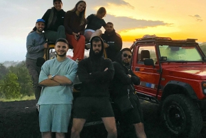 Mount Batur: All-inclusive-tur med jeep ved solopgang og sort lava
