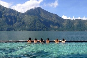 Góra Batur: wycieczka rowerowa po czarnej lawie z naturalnymi gorącymi źródłami