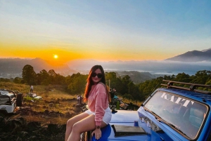 Monte Batur: Nascer do sol e fontes termais naturais em um jipe guiado com tração nas quatro rodas
