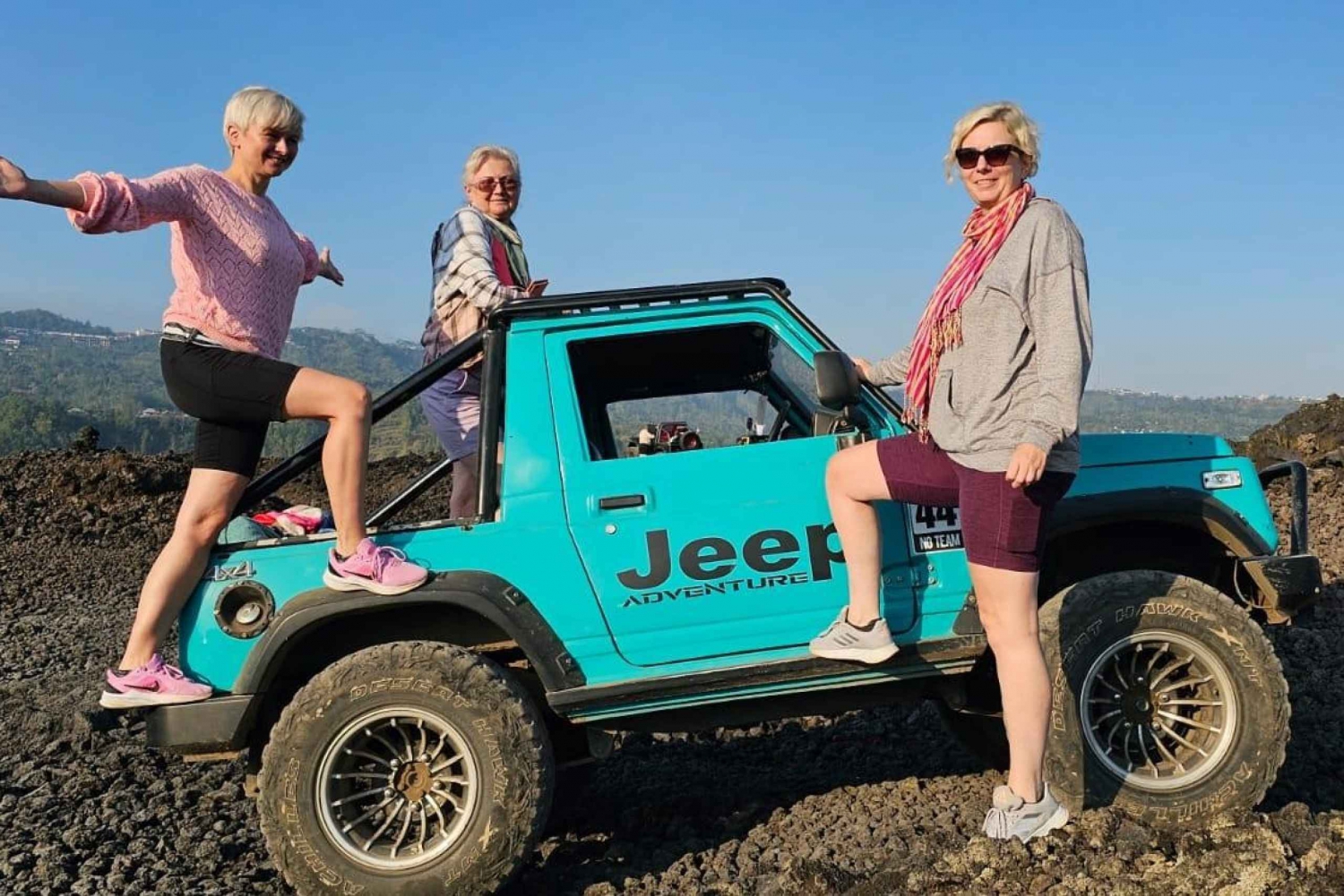 Excursión en Jeep al Amanecer y Aguas Termales Naturales del Monte Batur