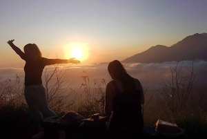 Mount Baturin jeeppi auringonnousu ja luonnon kuuma lähde retki