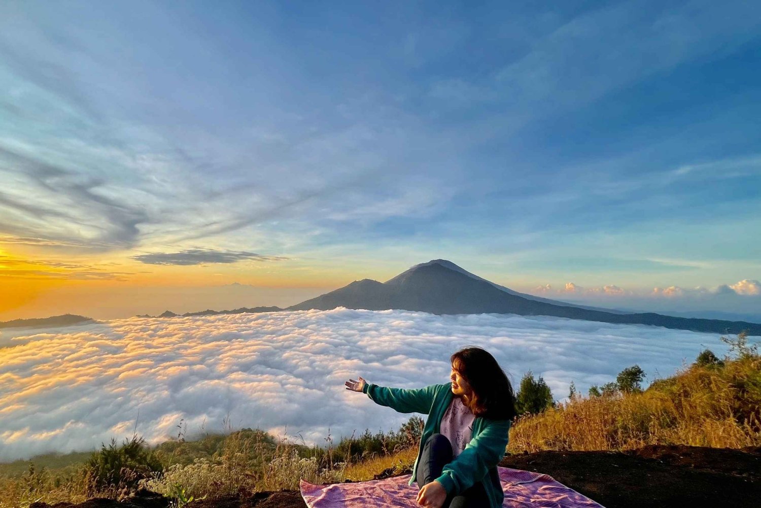 Trekking nocturno al monte Batur y acampada en la cima